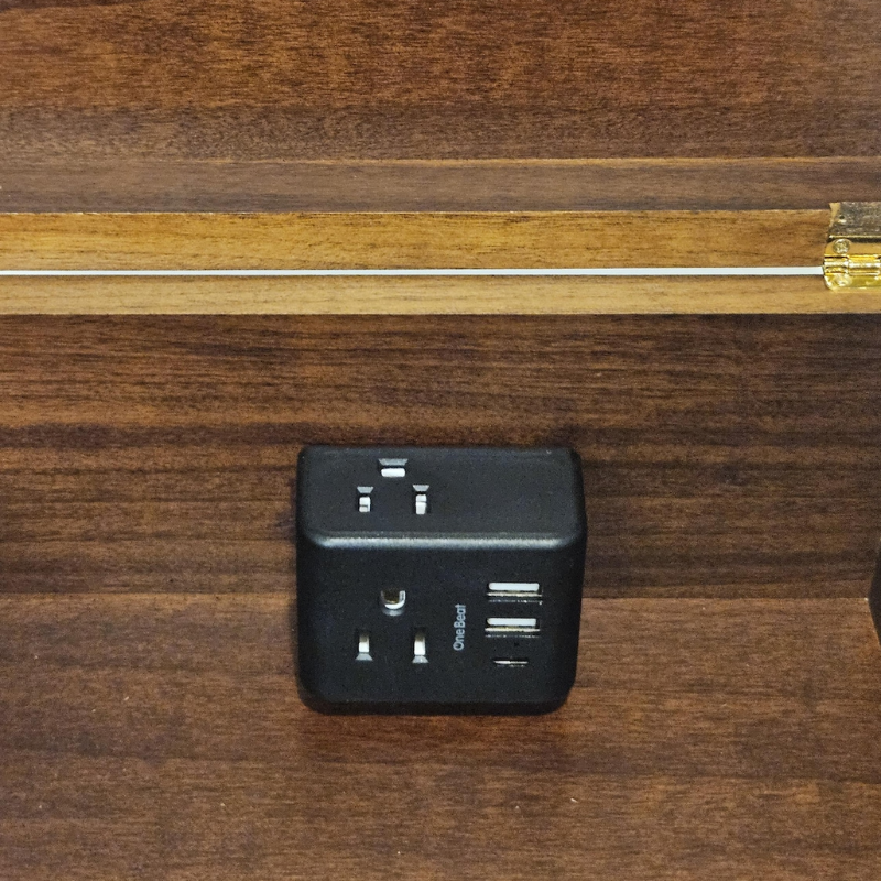 SmartHub Discreet Charging Station